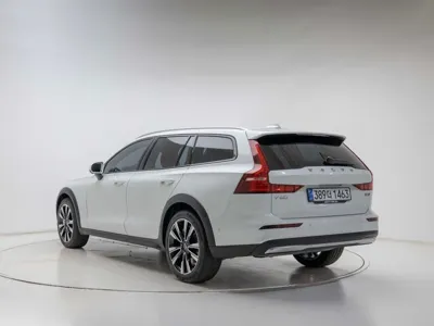 Volvo V60 2026, 81 км, за 34134.17 USD