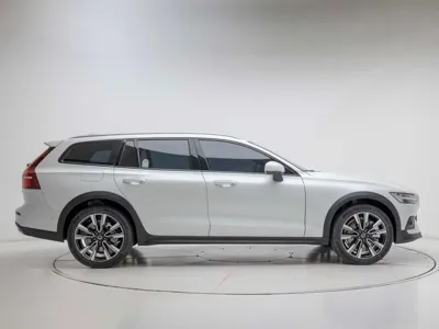 Volvo V60 2026, 81 км, за 34134.17 USD