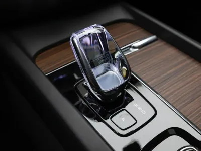 Volvo V60 2026, 81 км, за 34134.17 USD - фото 9