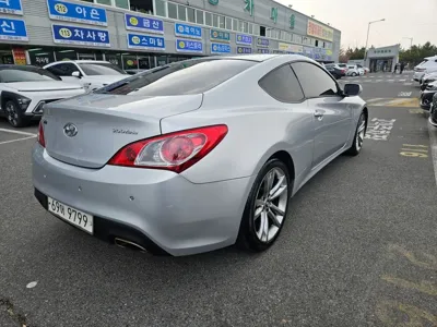 Hyundai Genesis 2011, 181404 км, за 2511.9 USD