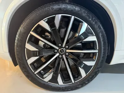 Volvo XC90 2025, 5616 км, за 62360.51 USD