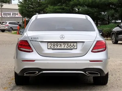 Mercedes-Benz E-Class 2019, 83673 км, за 14945.06 USD
