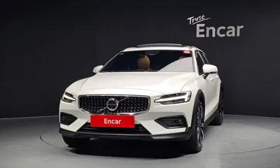 Volvo V60 2025, 6573 км, за 33478.5 USD