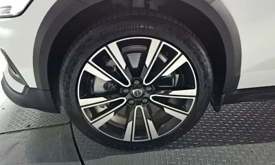 Volvo V60 2025, 6573 км, за 33478.5 USD