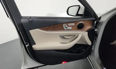 Mercedes-Benz E-Class 2021, 58455 км, за 26587.78 USD - фото 24