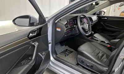 Volkswagen Jetta 2021, 16476 км, за 12800.32 USD - фото 10