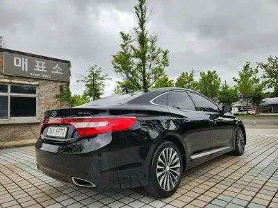 Hyundai Grandeur 2014, 216000 км, за 2166.21 USD