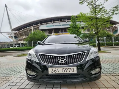 Hyundai Grandeur 2014, 216000 км, за 2166.21 USD