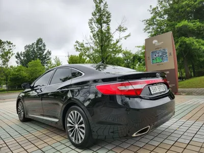 Hyundai Grandeur 2014, 216000 км, за 2166.21 USD