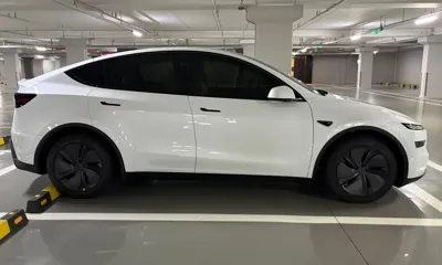 Tesla Model Y 2025, 2200 км, за 34527.71 USD