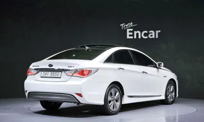 Hyundai Sonata 2012, 81363 км, за 4225.44 USD