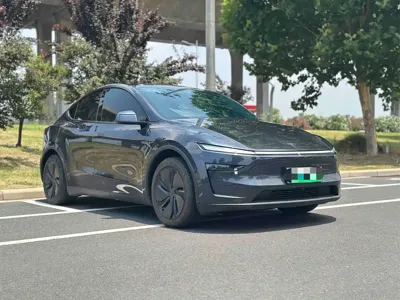 Tesla Model Y 2025, 10000 км, за 30692.3 USD