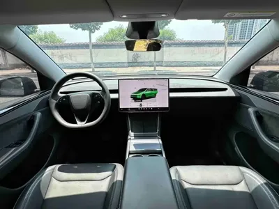 Tesla Model Y 2025, 10000 км, за 30692.3 USD