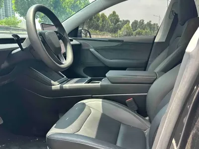 Tesla Model Y 2025, 10000 км, за 30692.3 USD