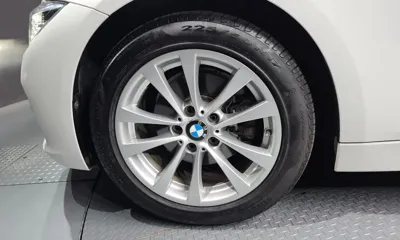 BMW 3-Series 2018, 103120 км, за 10076.05 USD
