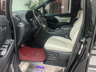 Lexus LM 2023, 38000 км, за 138019.69 USD