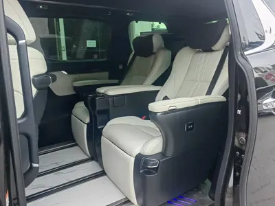 Lexus LM 2023, 38000 км, за 138019.69 USD
