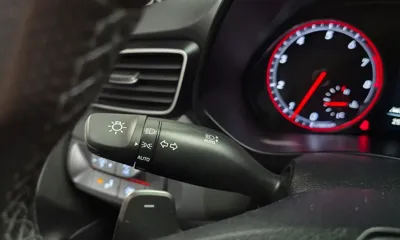 Hyundai Veloster 2018, 70119 км, за 8990.23 USD - фото 27