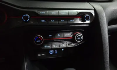 Hyundai Veloster 2018, 70119 км, за 8990.23 USD - фото 29