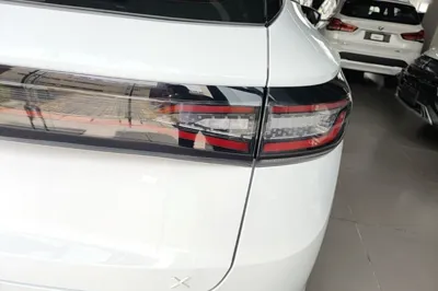 Volkswagen ID.4 X 2023, 76400 км, за 14741 USD - фото 9