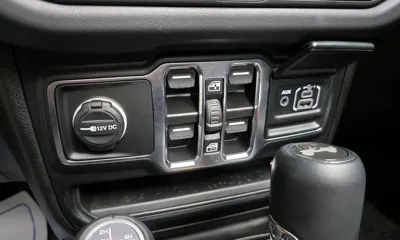 Jeep Wrangler 2024, 9172 км, за 39976.37 USD - фото 28