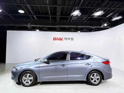 Hyundai Avante 2018, 147500 км, за 3386.08 USD