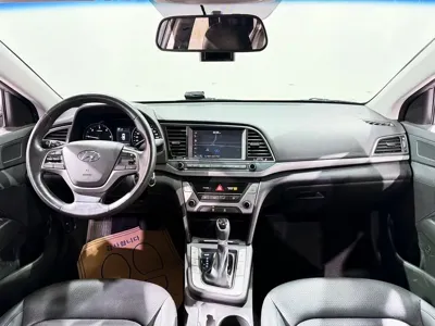 Hyundai Avante 2018, 147500 км, за 3386.08 USD