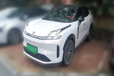 Lynk & Co 08 EM-P · 2023 год