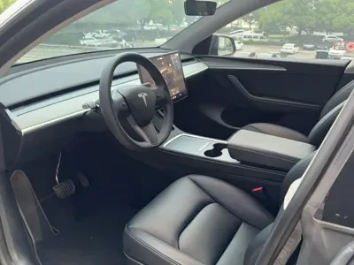 Tesla Model Y 2023, 51600 км, за 25749.94 USD - фото 12