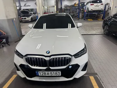 BMW 5-Series 2024, 29980 км, за 40333.11 USD