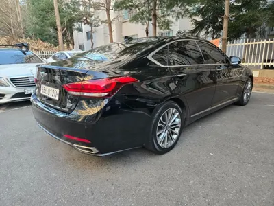 Hyundai Genesis 2016, 186338 км, за 5814.34 USD