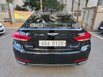Hyundai Genesis 2016, 186338 км, за 5814.34 USD