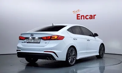Hyundai Avante 2017, 92604 км, за 8139.61 USD