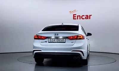 Hyundai Avante 2017, 92604 км, за 8139.61 USD