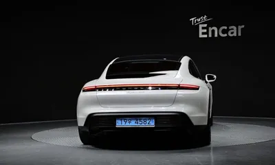 Porsche Taycan 2023, 31859 км, за 71854.24 USD