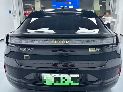Zeekr 001 2024, 30000 км, за 24867.09 USD