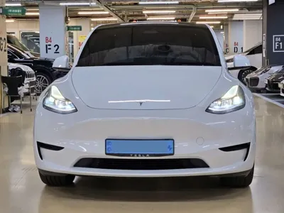 Tesla Model Y 2023, 29823 км, за 26046.74 USD