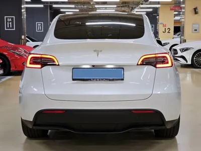Tesla Model Y 2023, 29823 км, за 26046.74 USD