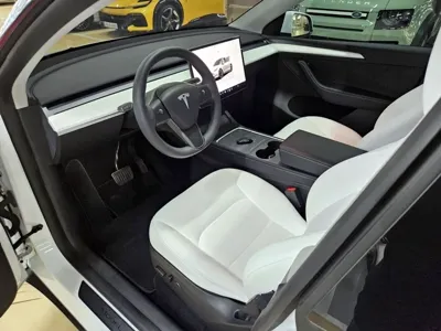 Tesla Model Y 2023, 29823 км, за 26046.74 USD - фото 7