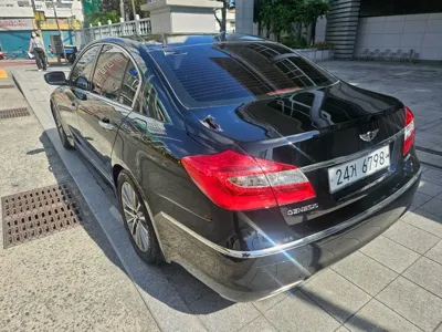 Hyundai Genesis 2013, 188494 км, за 2535.27 USD