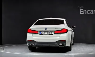 BMW 5-Series 2021, 79456 км, за 29749.07 USD
