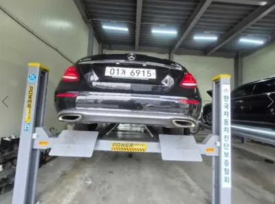 Mercedes-Benz E-Class 2018, 86277 км, за 13668.03 USD