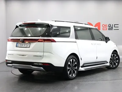 Kia Canival 2021, 135971 км, за 15482.71 USD