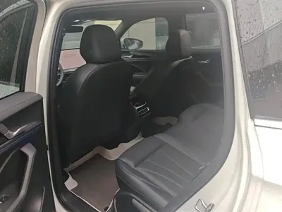 Volkswagen Tiguan L 2024, 11500 км, за 19967.24 USD - фото 11