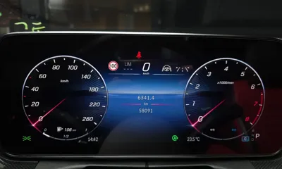 Mercedes-Benz C-Class 2022, 58091 км, за 25590.93 USD - фото 8