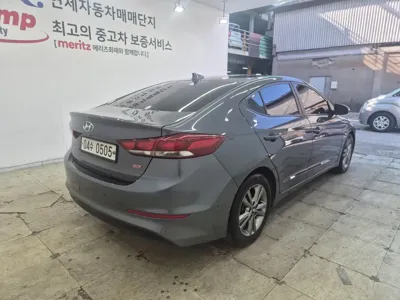 Hyundai Avante 2016, 114056 км, за 5185.77 USD