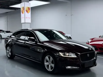 Jaguar XFL 2017, 130000 км, за 9296.23 USD