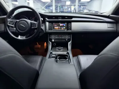 Jaguar XFL 2017, 130000 км, за 9296.23 USD