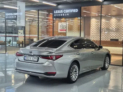 Lexus ES 2026, 21273 км, за 38762.24 USD