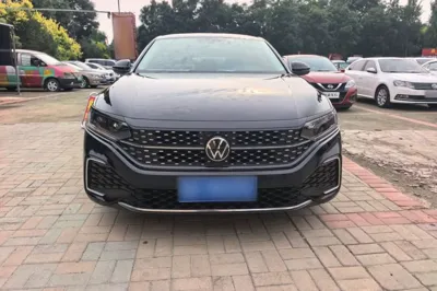 Volkswagen Passat 2023, 55500 км, за 18852 USD